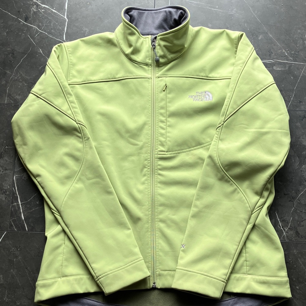 The North Face Apex softshell jacket lime green. In EUC!